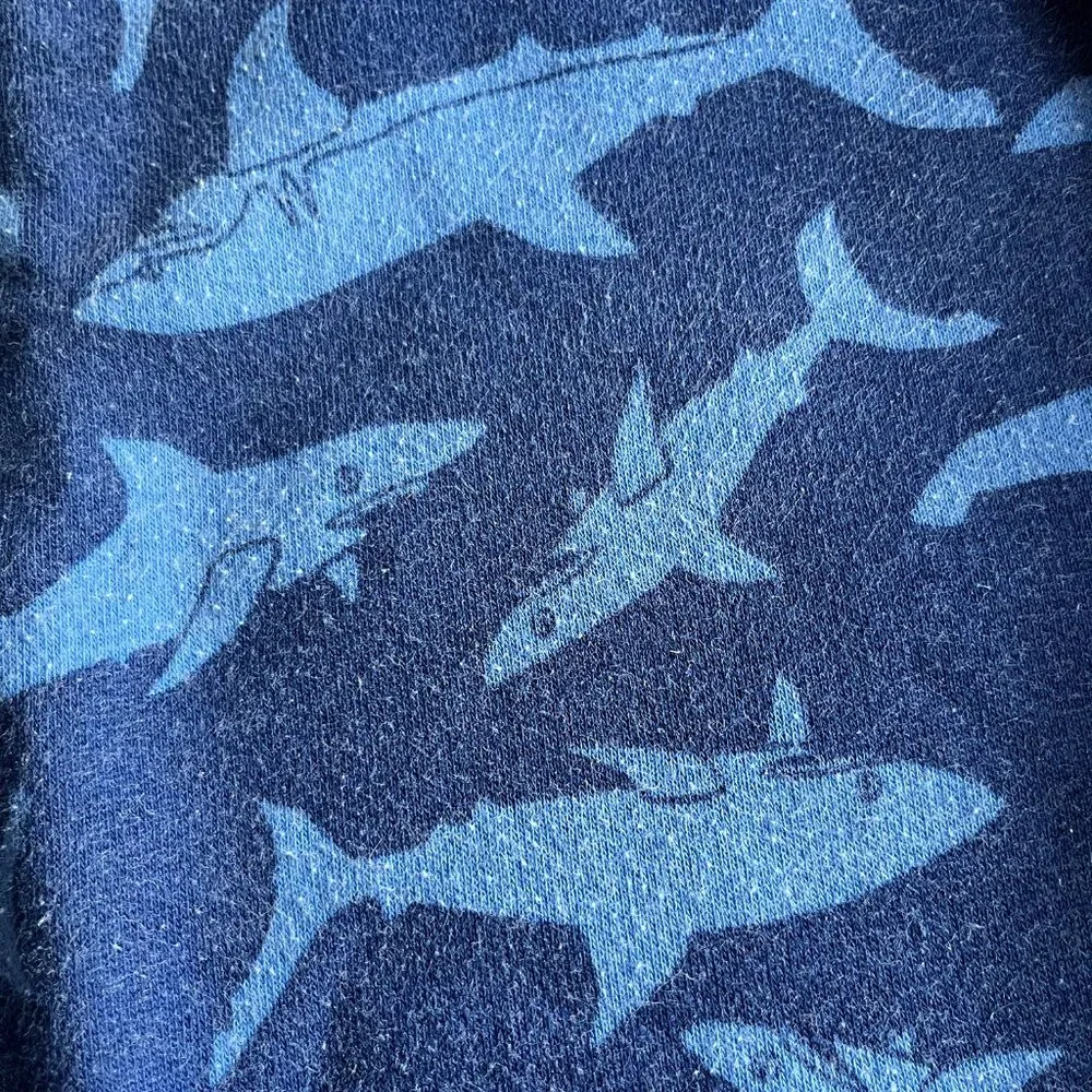 Amazon Essentials shark sweatshirt XS 5-6